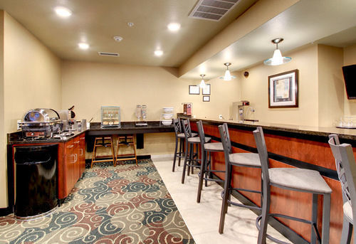 Cobblestone & Suites-winterset